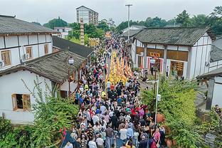 麦科勒姆：第四节防守不好是灰熊能够逆转的主要原因